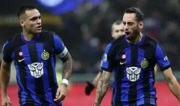 23-24赛季意甲第17轮：国际米兰vs莱切,国际米兰3-1逆转莱切，惊险保住榜首位置