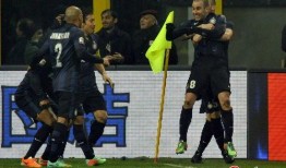 23-24赛季意甲第17轮：国际米兰vs莱切,国际米兰3-1逆转莱切，惊险保住榜首位置